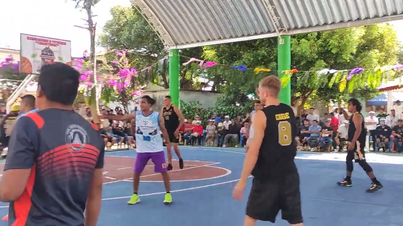 GRUPO YUTECOSO vs APACHES 🏀Basquetbol, en Yutecoso Cuauhtémoc, Santa Lucia Monteverde, Putla, Oaxaca