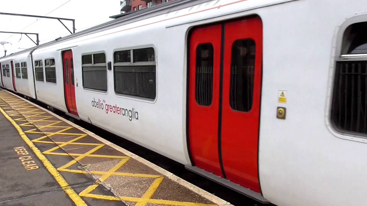 Trains At Chelmsford Railway Station (11/5/16)