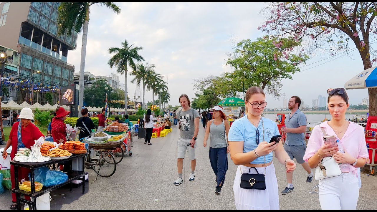 Phnom Penh's Weekend Vibes! Cambodia Street Food Tour - Noodles, Wonton, Crab, Cake, Snack, & More