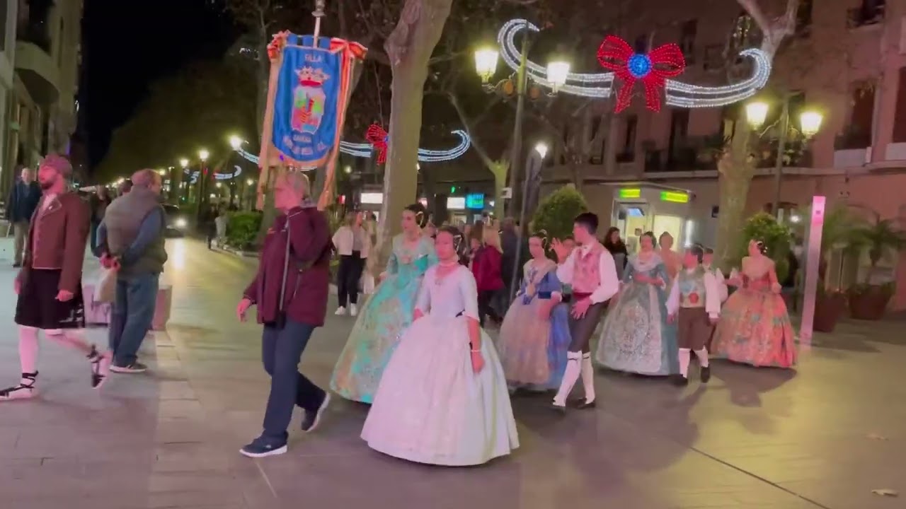 Las Fallas de Gandía. Pasacalles en diciembre por Paseo Germanias 🎶🥁🎺🎄
