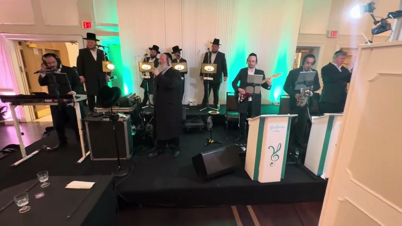 Yoely Fischer on the keys & R Shloimy Taussig @ Shimmy birenhak fire 🔥 