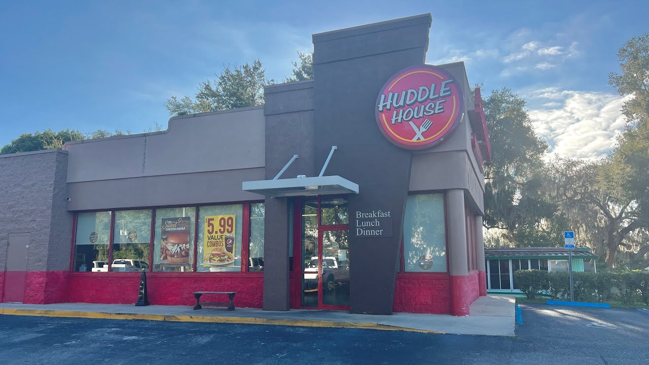 Ресторан Huddle House в Инвернессе, Флорида | Хороший и недорогой ресторан в Инвернессе, Флорида