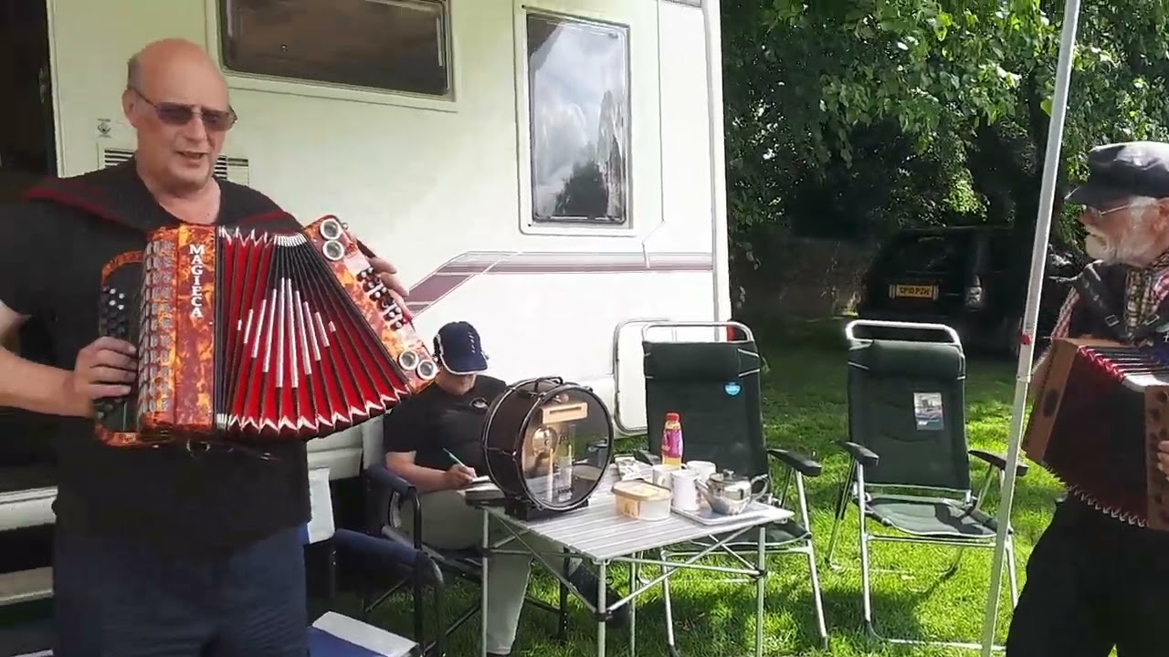 Ian Rogers Accordian Plays Glen Miller.