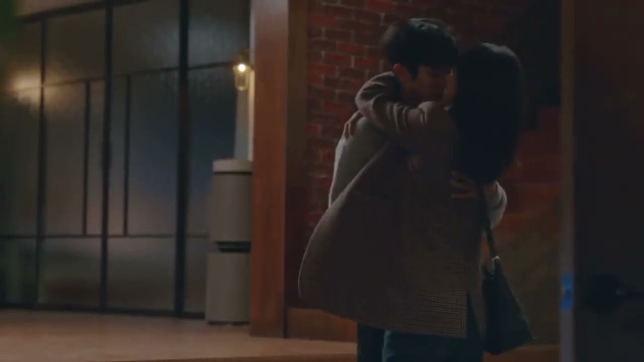 Our Beloved Summer EP 13 HOT Door kissing scene ( Choi wooshik Kim Dami)