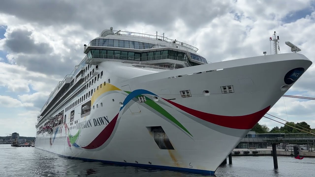 Круизный лайнер NORWEGIAN DAWN в Ostseekai Kiel 15 июня 2022 г.