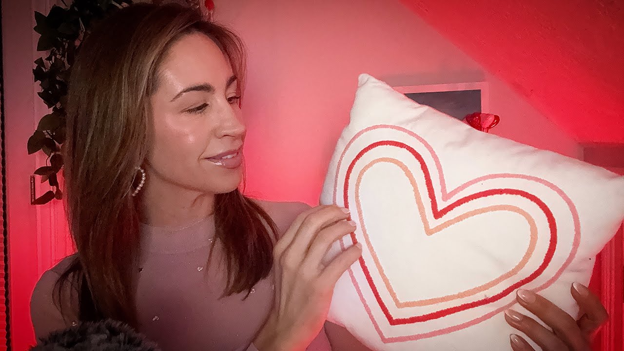 ASMR | Valentine&rsquo;s Day Triggers | 💗Heart Candle, Cozy Decor & Sweet Candy Tasting 🍬✨