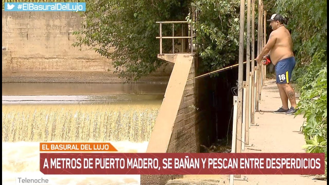 ¡SE BAÑAN Y PESCAN ENTRE DESPERDICIOS!