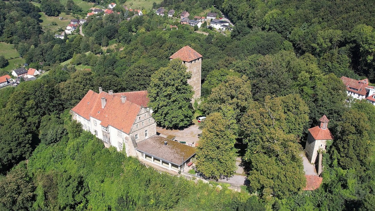 Burg Schaumburg im Weserbergland. Drohnenflug DJI AIR 2S / 4K/60FPS. Drone-shots. Footage. GoPro 10