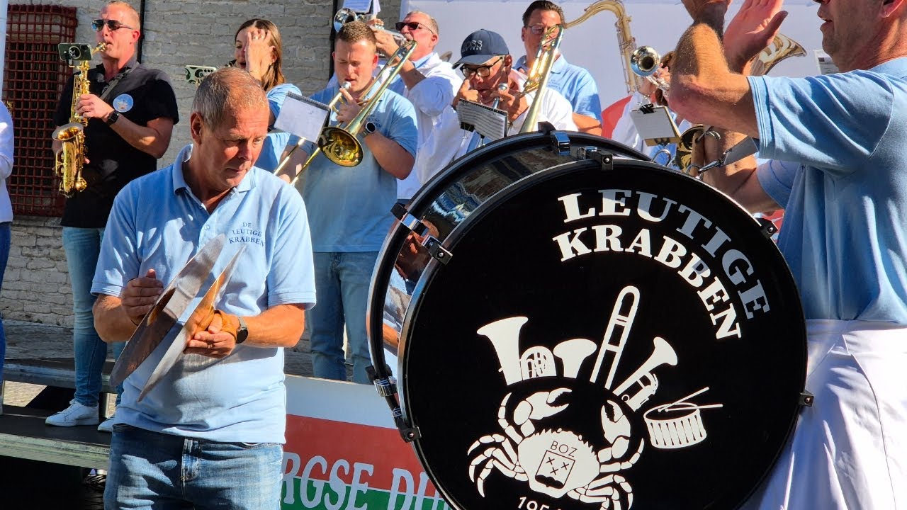 Opening Krabbefestival met dweilband De Leutige Krabben | Krabbefestival Bergen op Zoom 2025