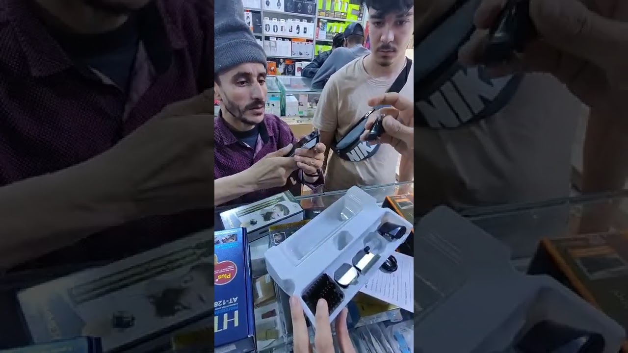 مجموعة متنوعة من الات الحلاقة مع سي علي