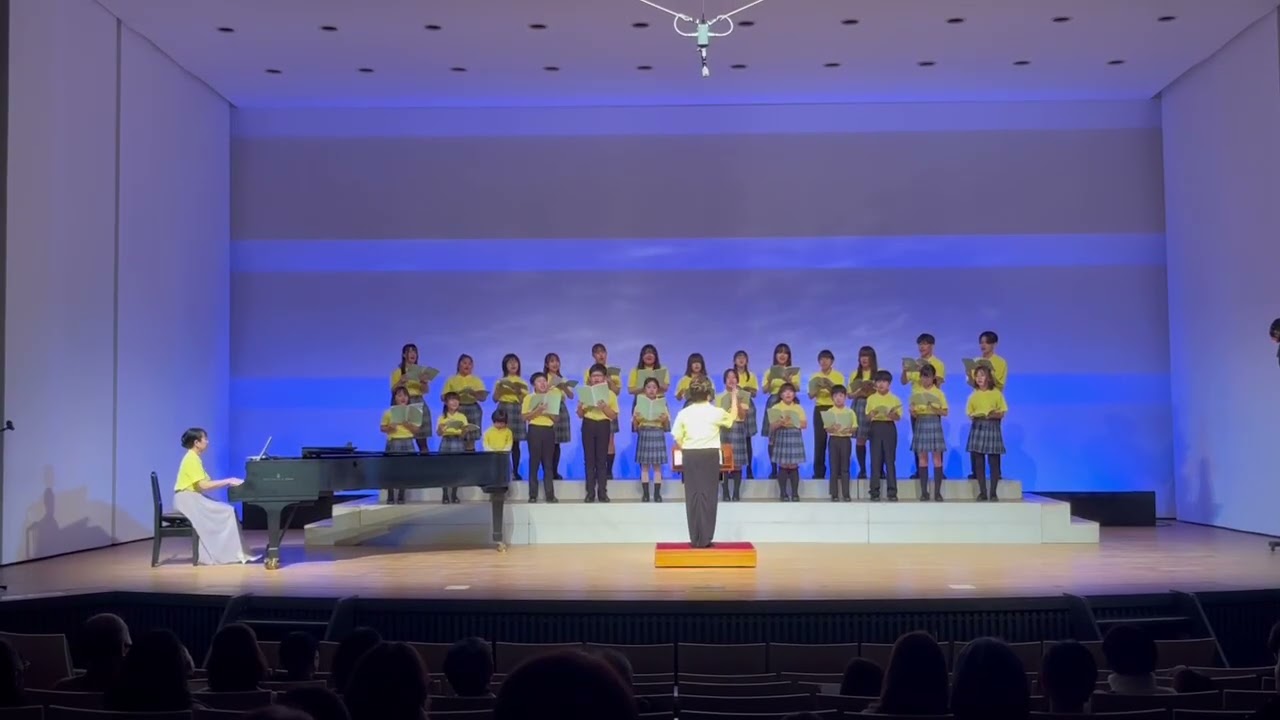 群青　作詞：福島県南相馬市立小高中学校平成24年度卒業生（構成：小田 美樹） 作曲：小田 美樹　編曲：信長 貴富