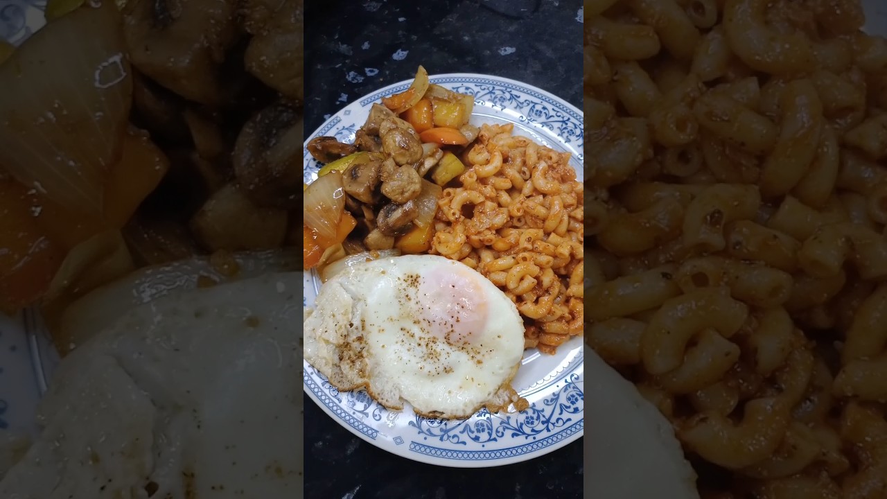 Simple red sauce pasta with sauteed veggie 