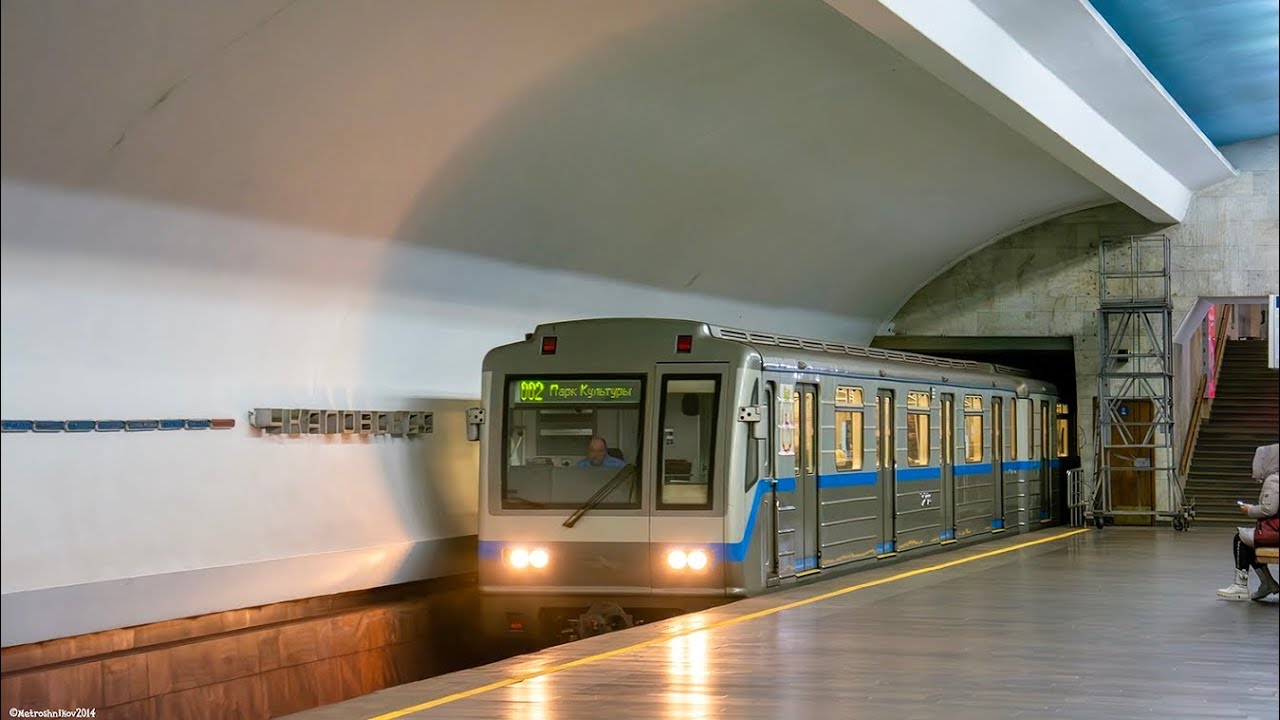 Поющая 81-717.6 в Ниленем Новгороде. Автоинформатор с музыкой 