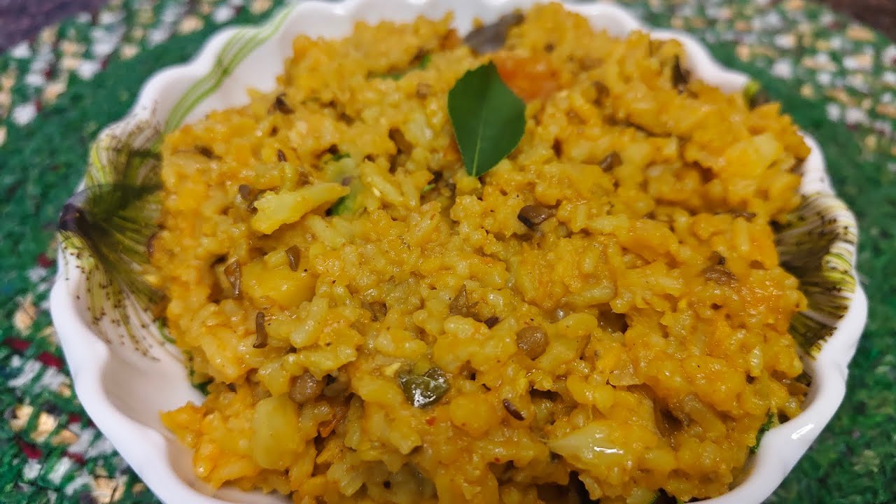 बोरिंग खिचड़ी को बनाए लाजवाब इसमें मिला धनिया का प्यार | Masala khichdi recipe | One pot recipe |