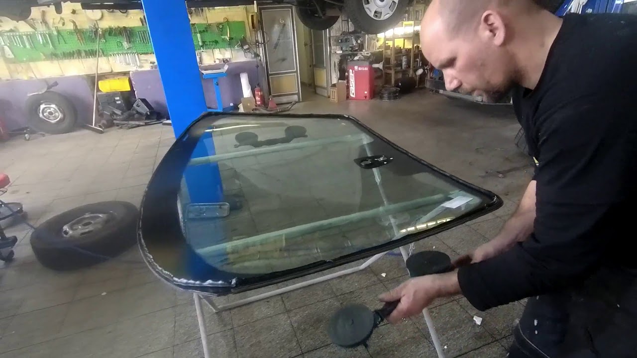 Výměna okna parodie  Bez komprese :D  vyřezavačka na okna