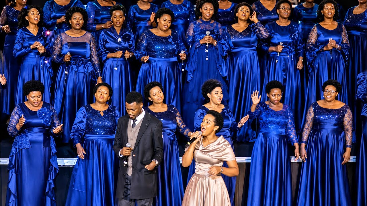 SHALOM CHOIR MUBIHE BYIZA BYO KURAMYA IMANA|| KUGEZA UBWO NAGEZE AHANTU HEZA CYANE♥️