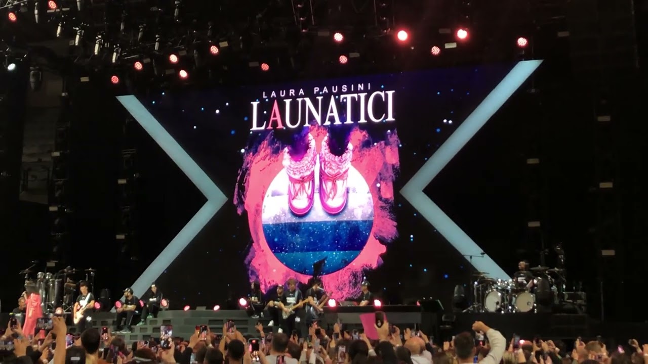 Laura Pausini - LAUNATICI FAN CLUB PARTY - DIMORA NATURALE / HOGAR NATURAL