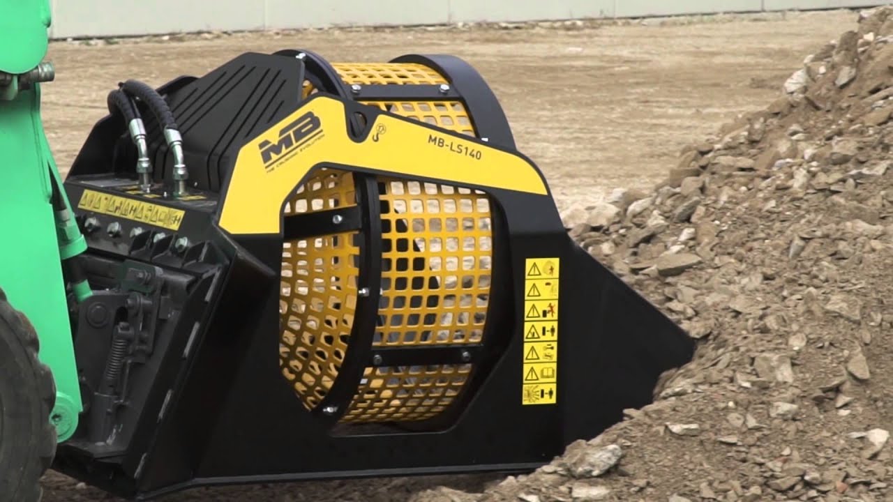 The new MBL-S140 screening bucket for loaders at work!