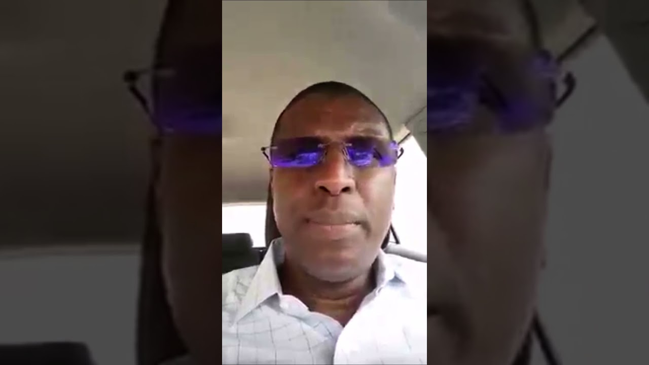 P&eacute;nurie d&rsquo;eau : L&rsquo;artiste Guitariste Pape Dembel Diop fulmine et tire sur la Sen&rsquo; Eau.