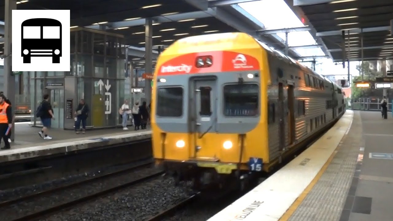 NSW TrainLink V-Set, Sydney - Arriving at Parramatta Station (Blue Mountains Line)