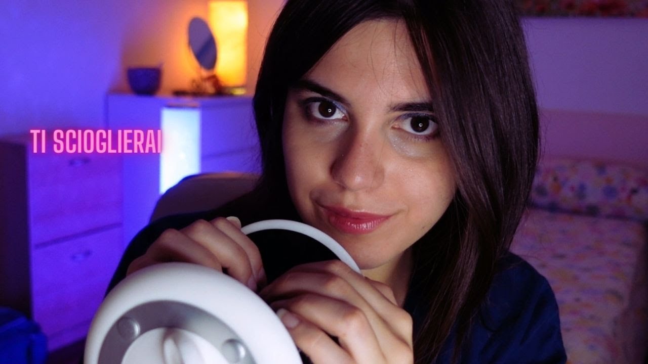 ASMR ITA: Brain scratching + deep  Ear to ear whispers