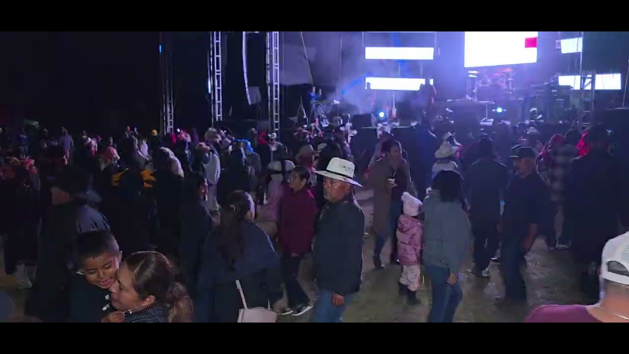 Presentación de Señal de la sierra en el carnaval de Santa Cruz, San Juan Mixtepec 2026 
