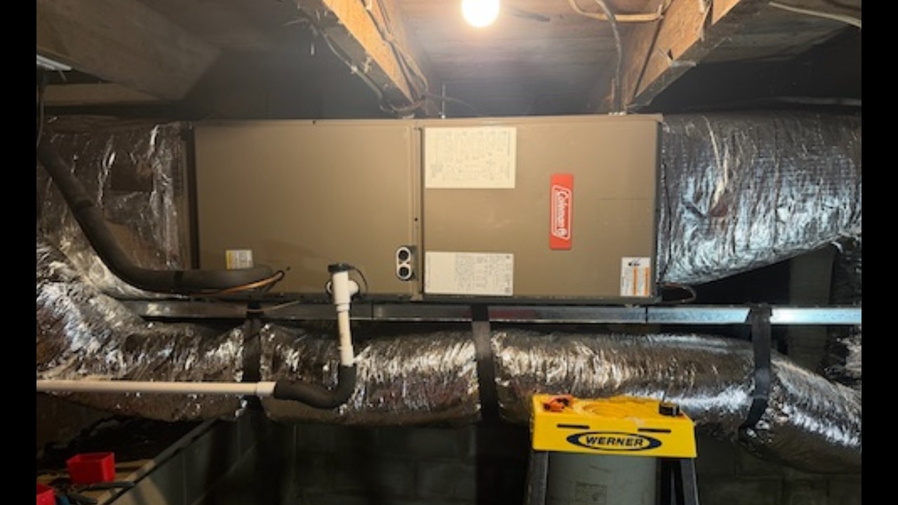 Замена воздуховодов и вентиляционной установки в небольшом доме.