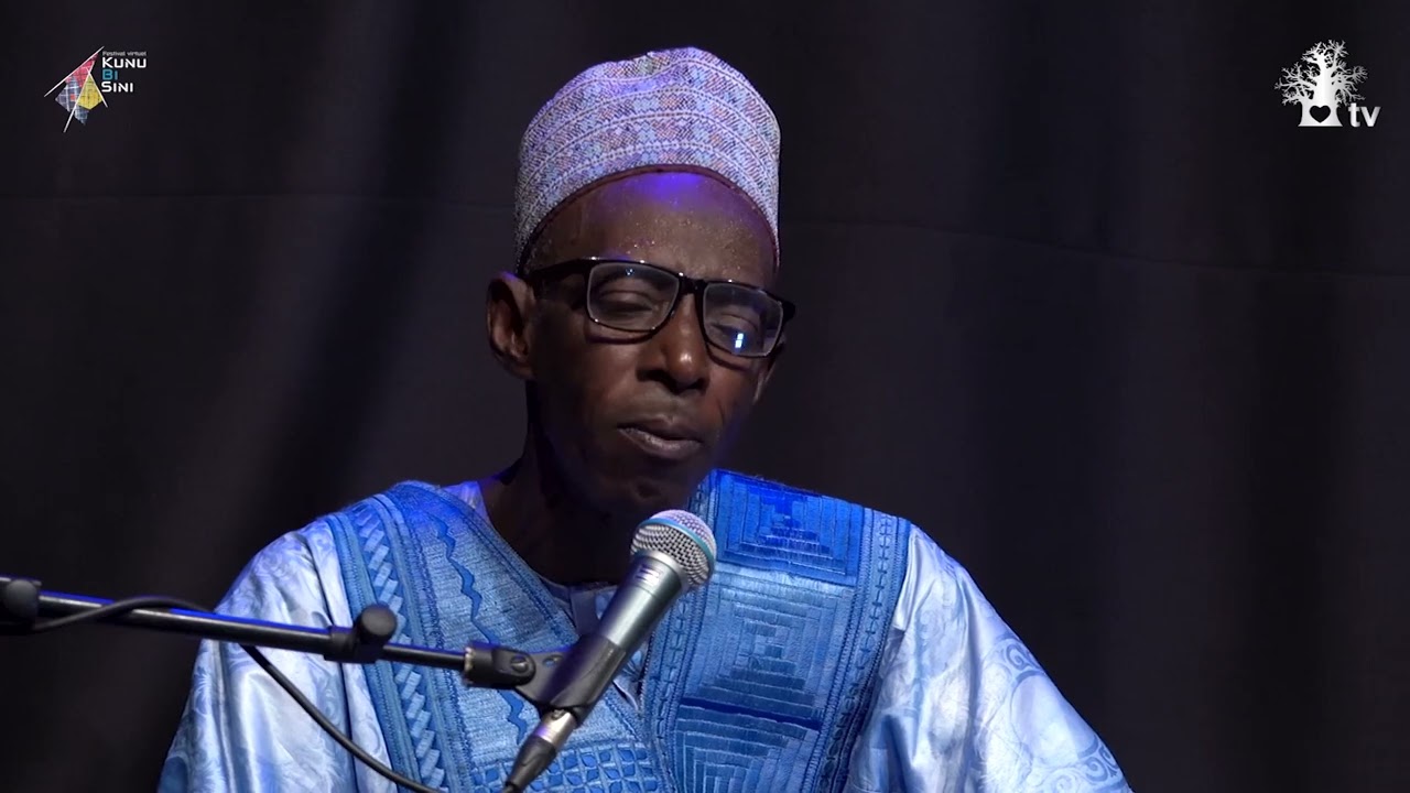 DINDA SARRE et son groupe de musiciens traditionnels - Gambari (l'herbe verte).