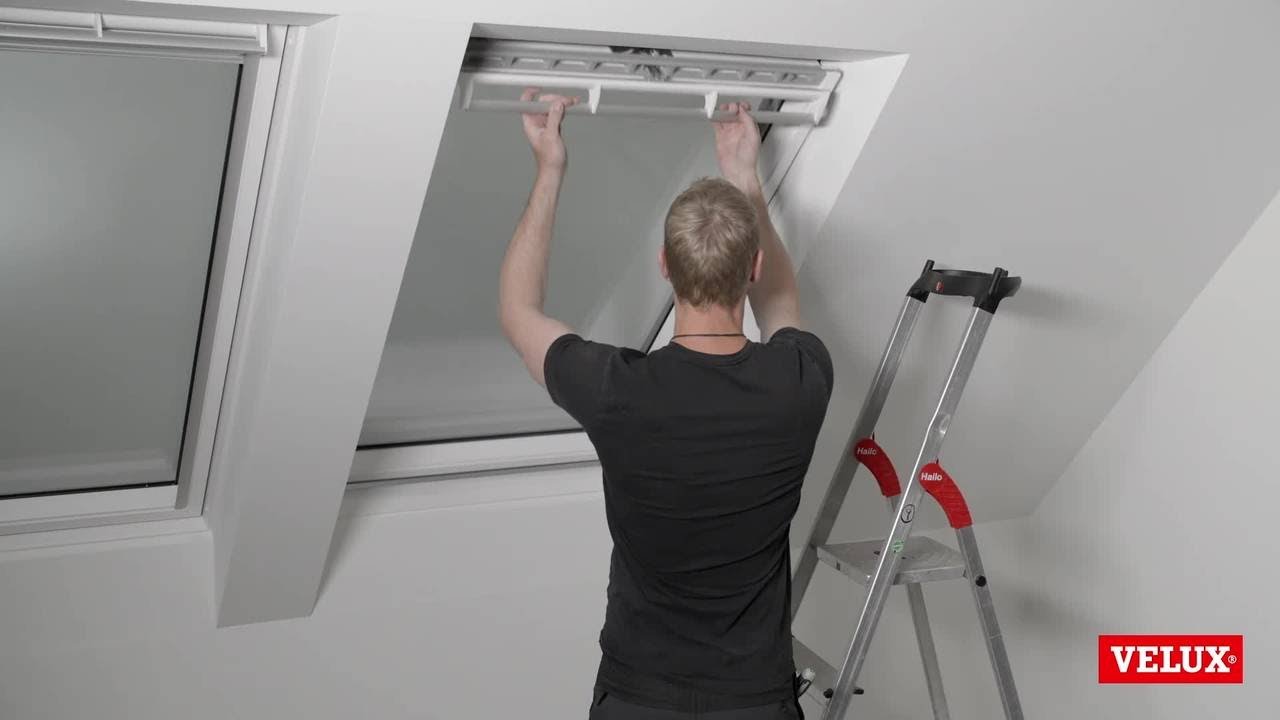 Registrierung eines VELUX Solarrollladenmotors auf einer VELUX Fernbedienung