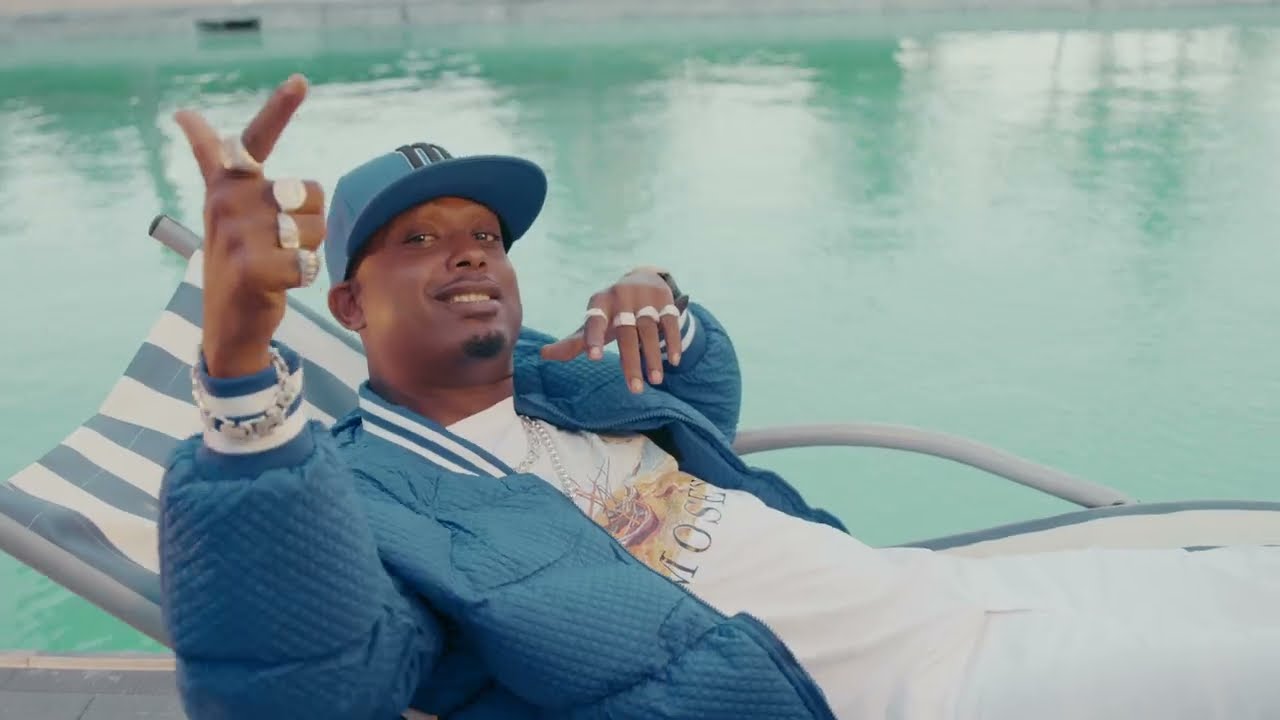 Mr Blue feat Barnaba - Mr Maujuzi (Official Video)