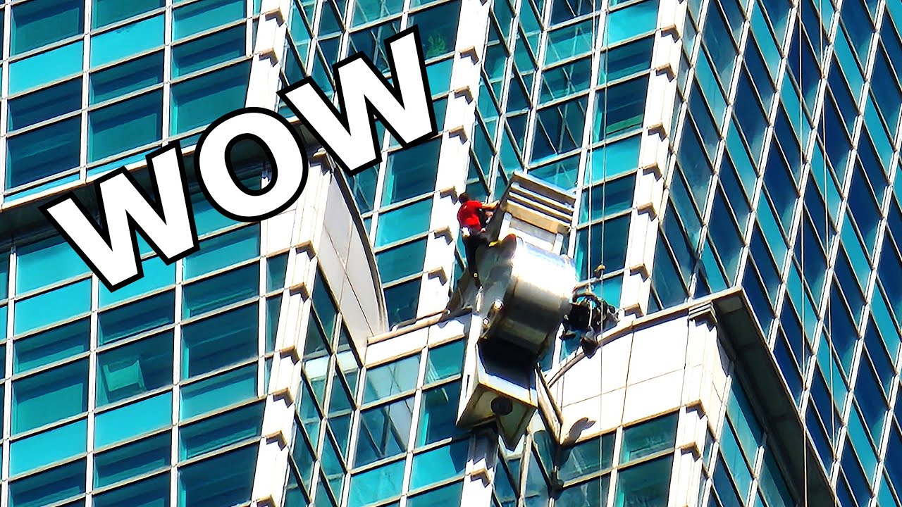 Alex Honnold Climbs Taipei 101: A Crowd Perspective