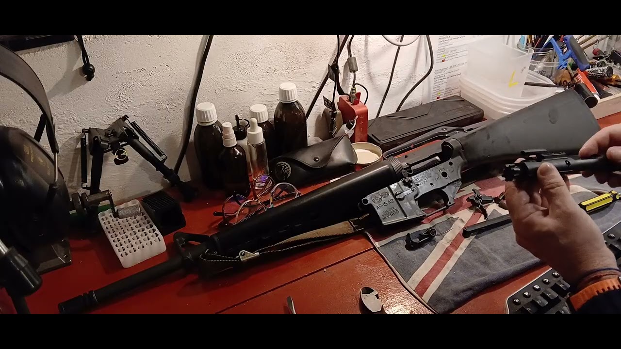 Démontage et remontage totale d'une Colt AR12A (Finalement habillée en M16A)