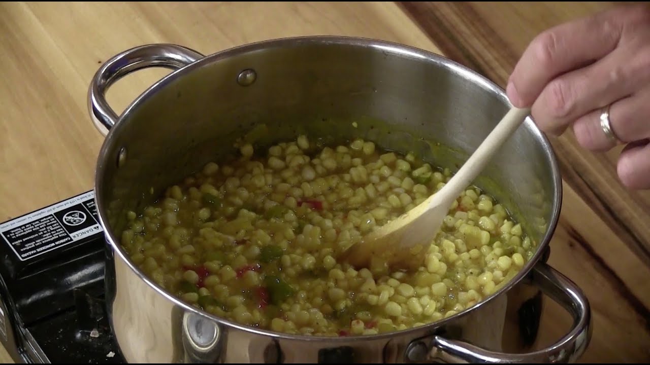 Кукурузная приправа по старинному рецепту, местная курица с фермы семьи Кларк и ресторан «Синяя п...