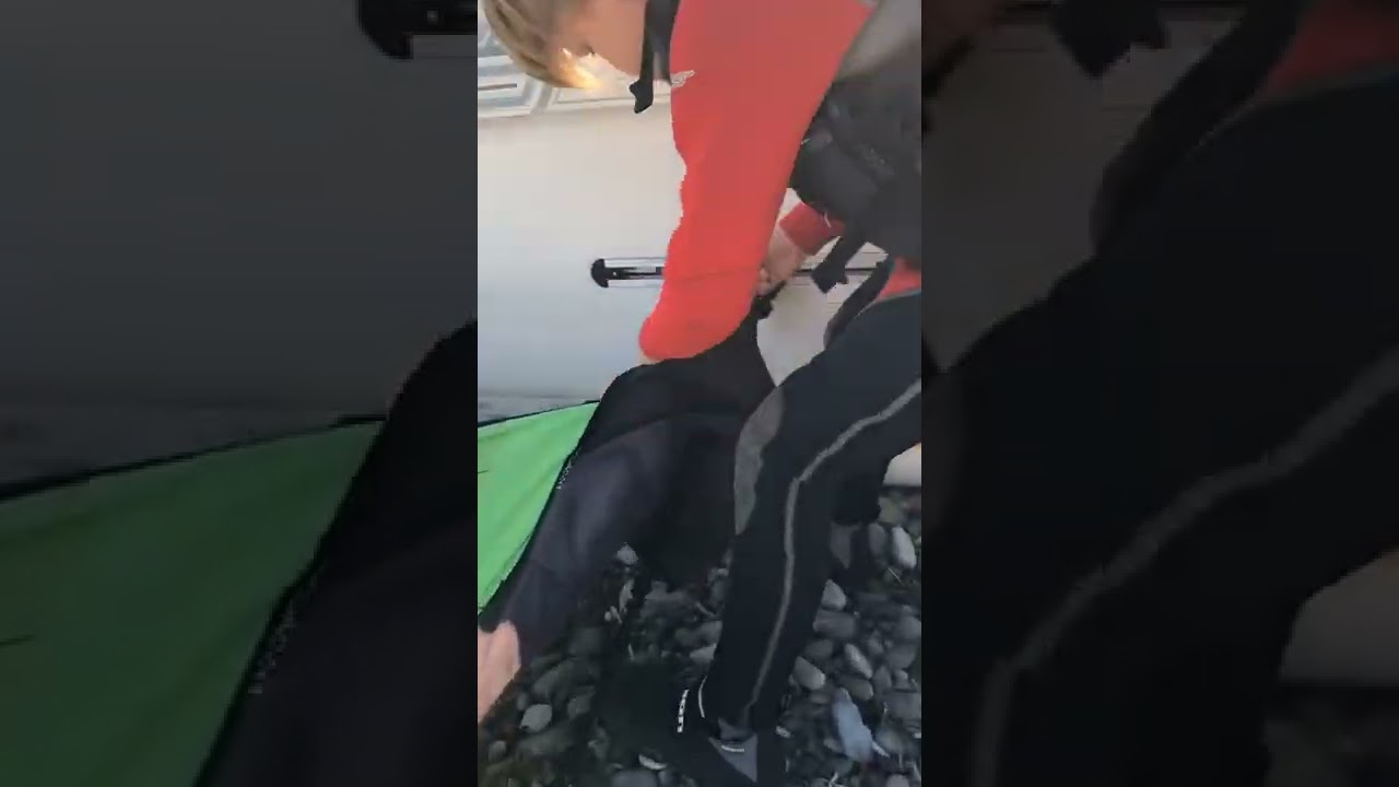 Самый маленький серфер ходит под парусом. Детский виндсёрфинг.