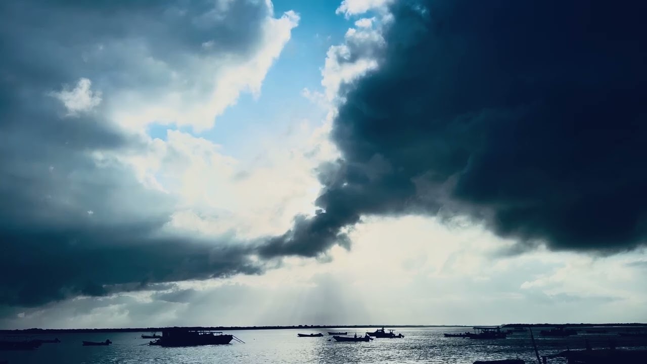 Cloud Bursts Light Rays Morning Sunrise Dramatic Amu Old Town Lamu Islands Archipelago Kenya Coastal