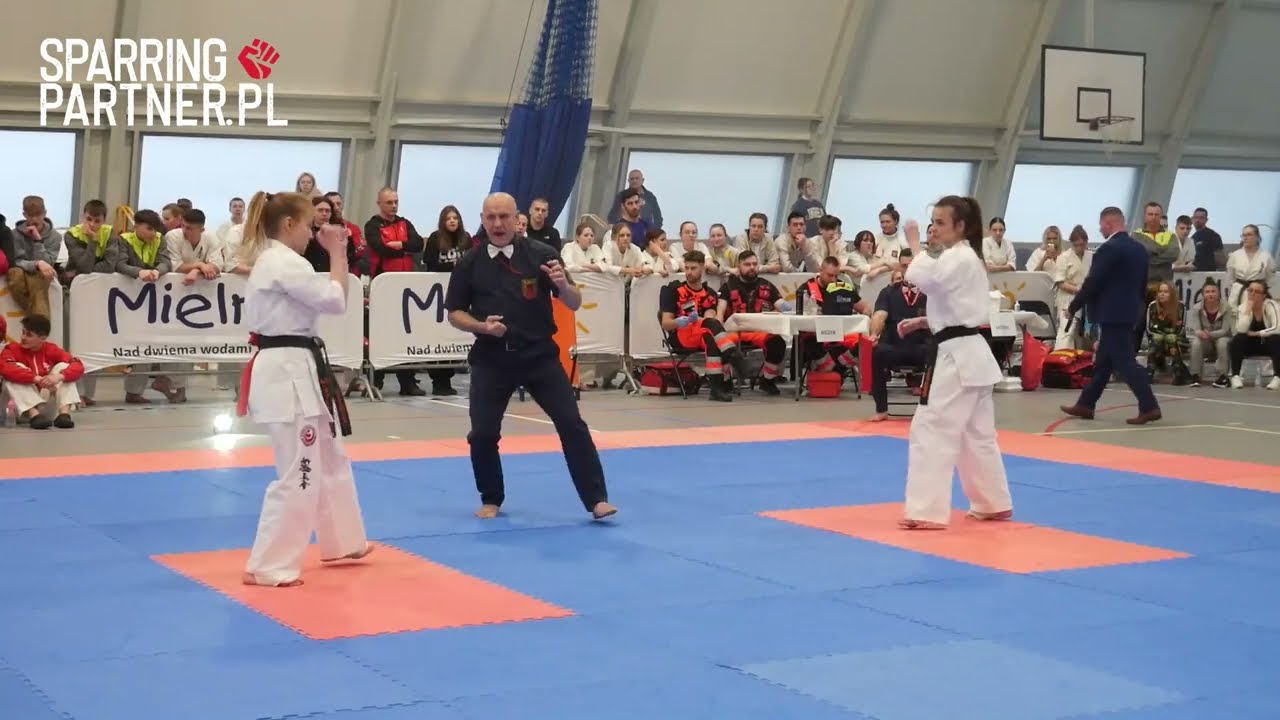 Magdalena Hajduk vs Oliwia Kurzątkowska finał -55 kg Kwalifikacje do ME Shinkyokushin Mielno 2023