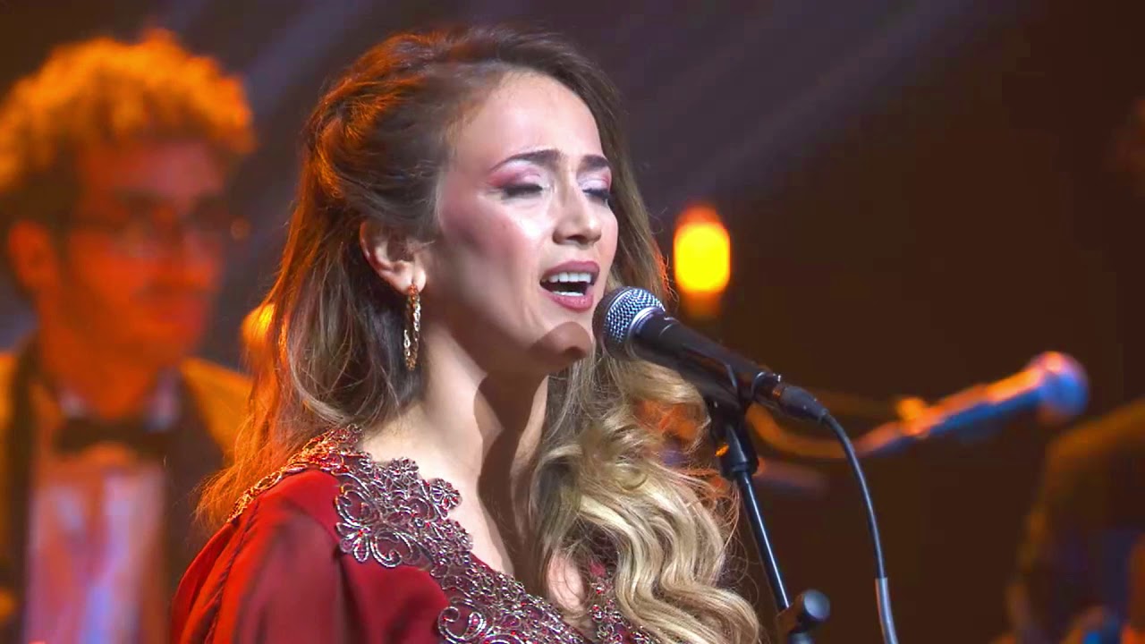 دلال أبو آمنة - لاموني اللي غاروا مني - حفل باريس/ Dalal Abu Amneh - Lamuni - Paris
