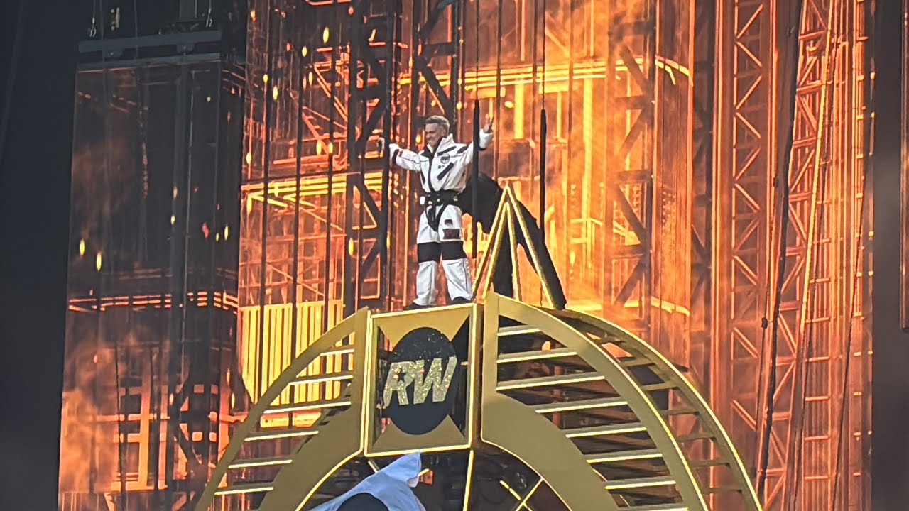 Let Me Entertain You  - Robbie Williams. Murrayfield, Edinburgh 31 May 25