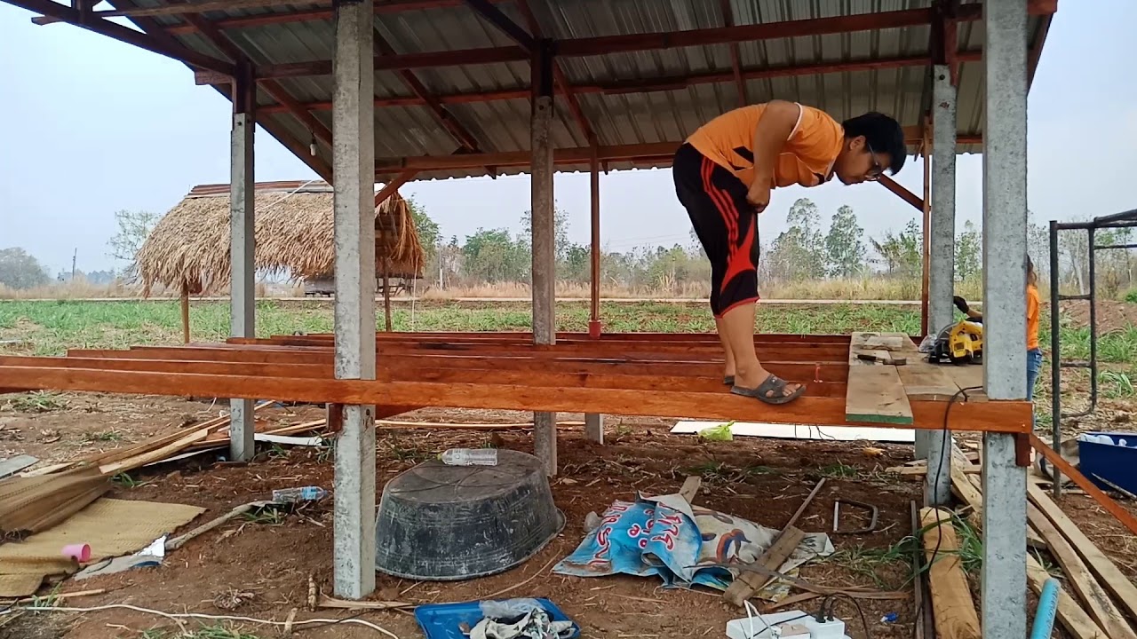 สร้างบ้านสวนด้วยตัวเอง EP. 4/9 ปูพื้นไม้ในวันที่ฝนตก