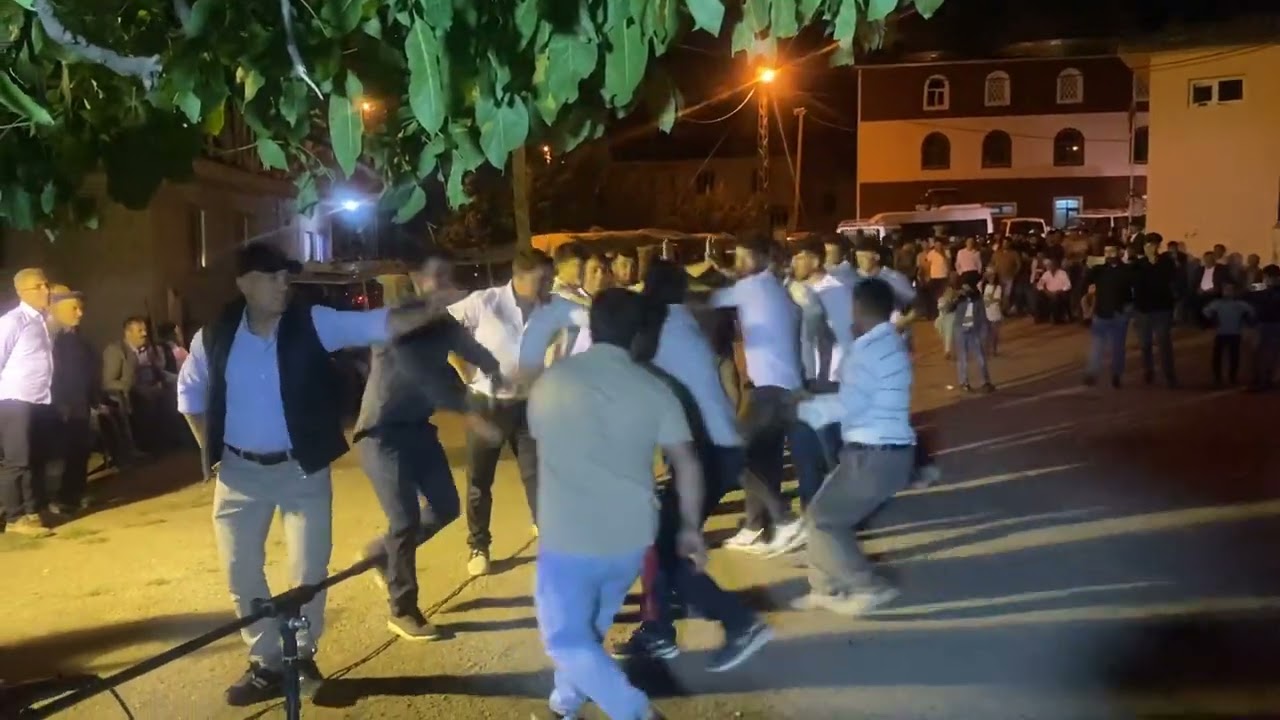Siirt Şirvan Kayahisar ve civar köyü gençleri helekıştan oyunu