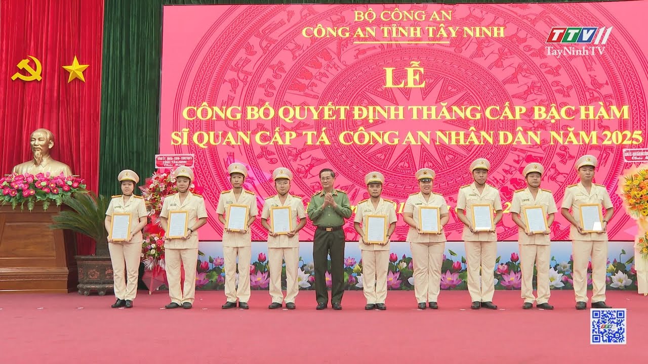 Thăng cấp bậc hàm sĩ quan cấp tá cho hơn 300 cán bộ Công an Tây Ninh | TayNinhTV