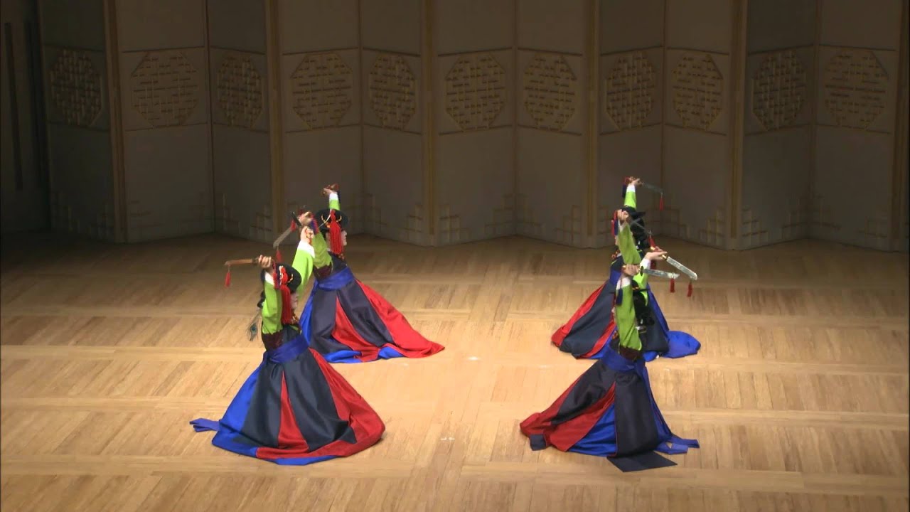 국립국악원 수요춤전: 김영숙과 정재연구회[2015.09.16.] 04. 검무(Geommu, Sword Dance)