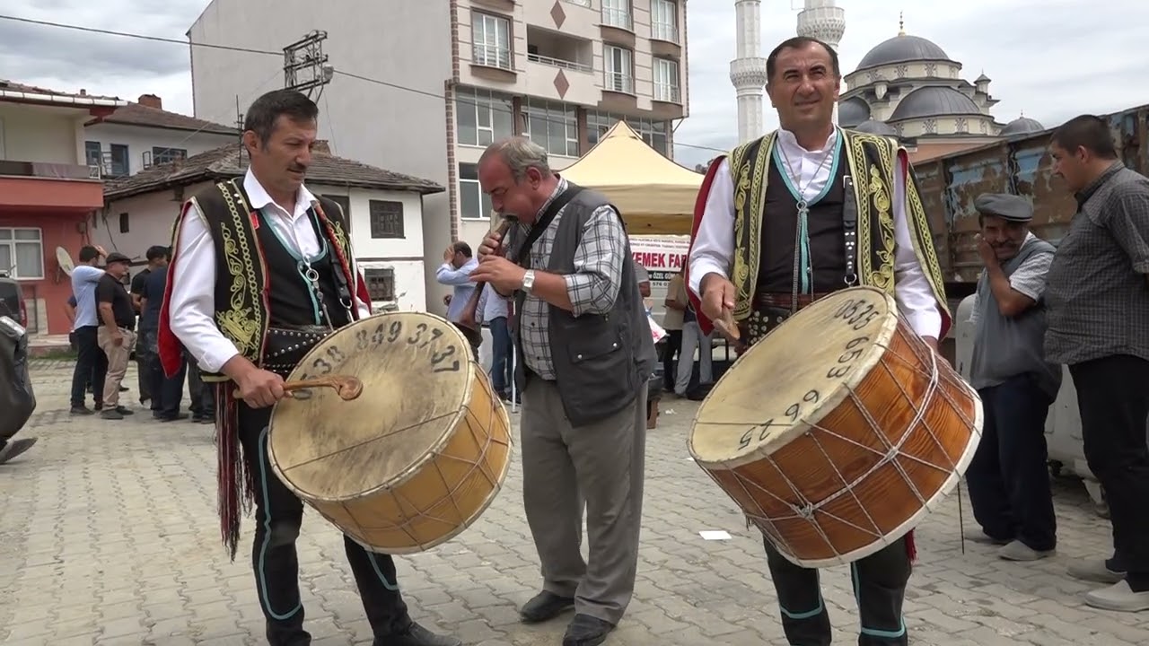 HAMDİ CAN ÜNAL DÜĞÜNÜ  MUHARREM KAPUSUZ DAVUL ZURNA EKİBİNİN GÖSTERİSİ