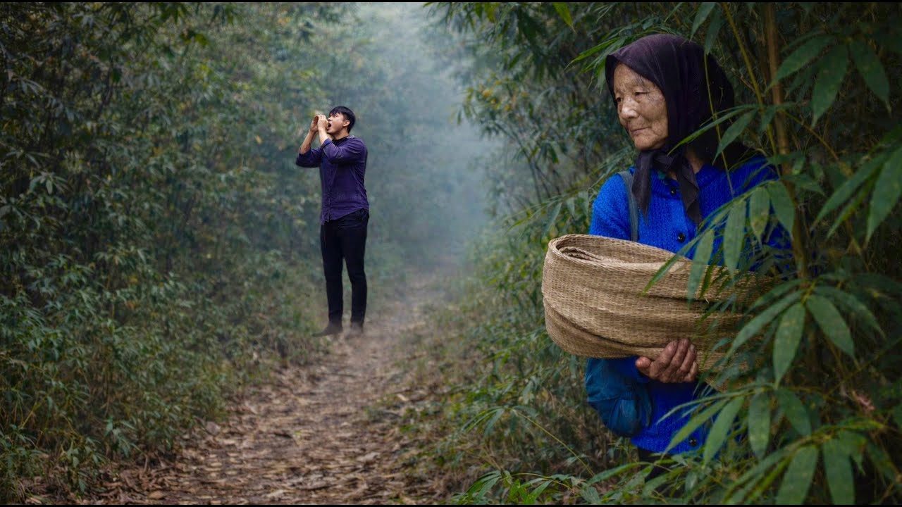 Not wanting to be a burden, the elderly single woman decides to leave in utmost sorrow