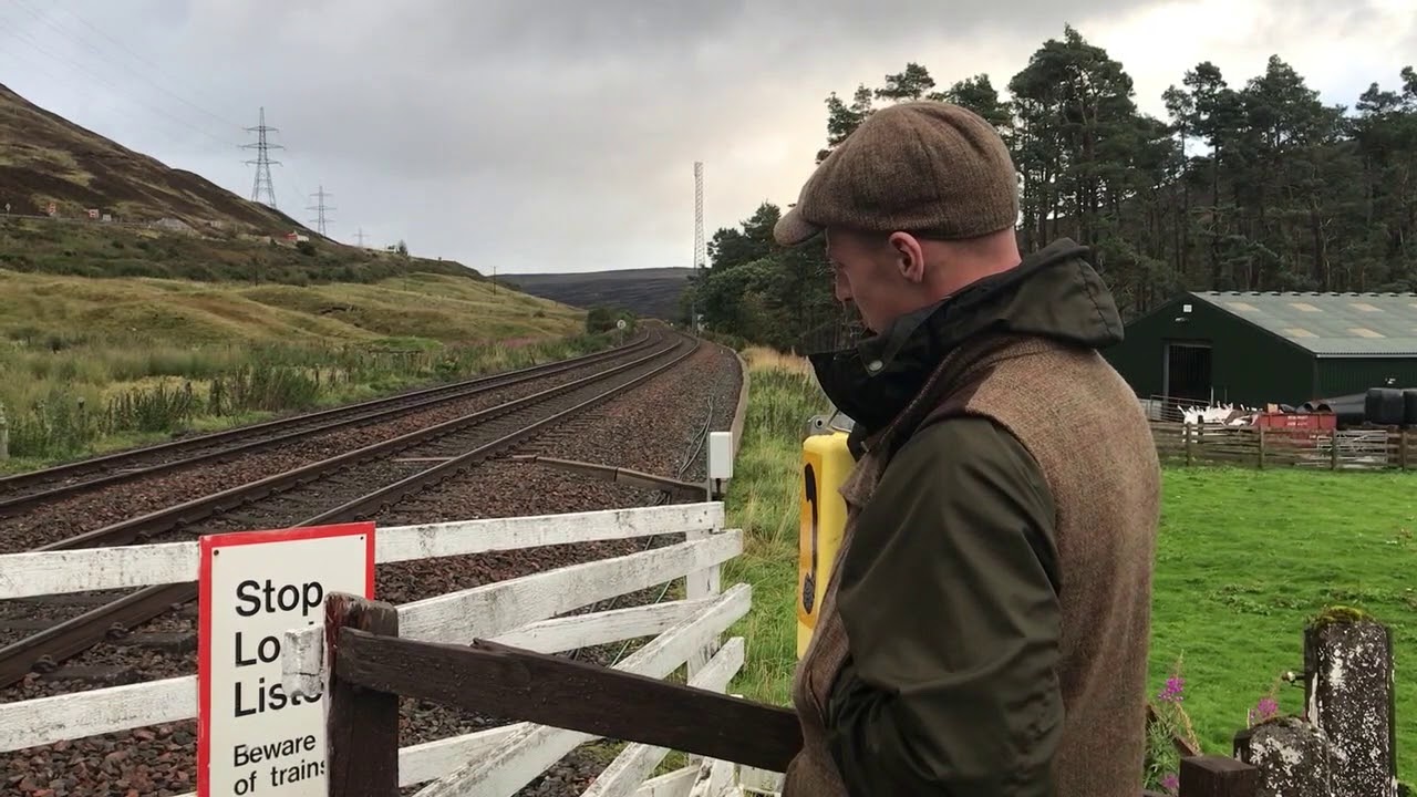 Scotland Opening of a railway crossing / Ecosse Ouverture d'un passage ferré