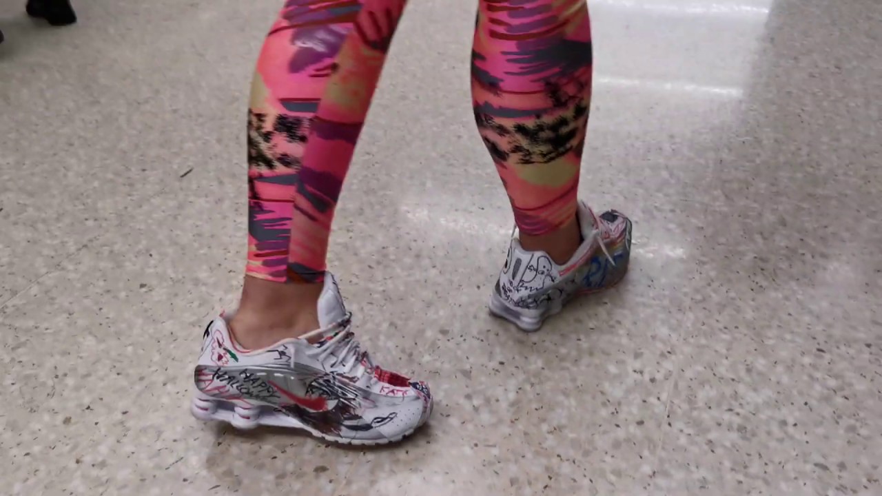 Kate's halloween Nike Shox sockless in supermarket
