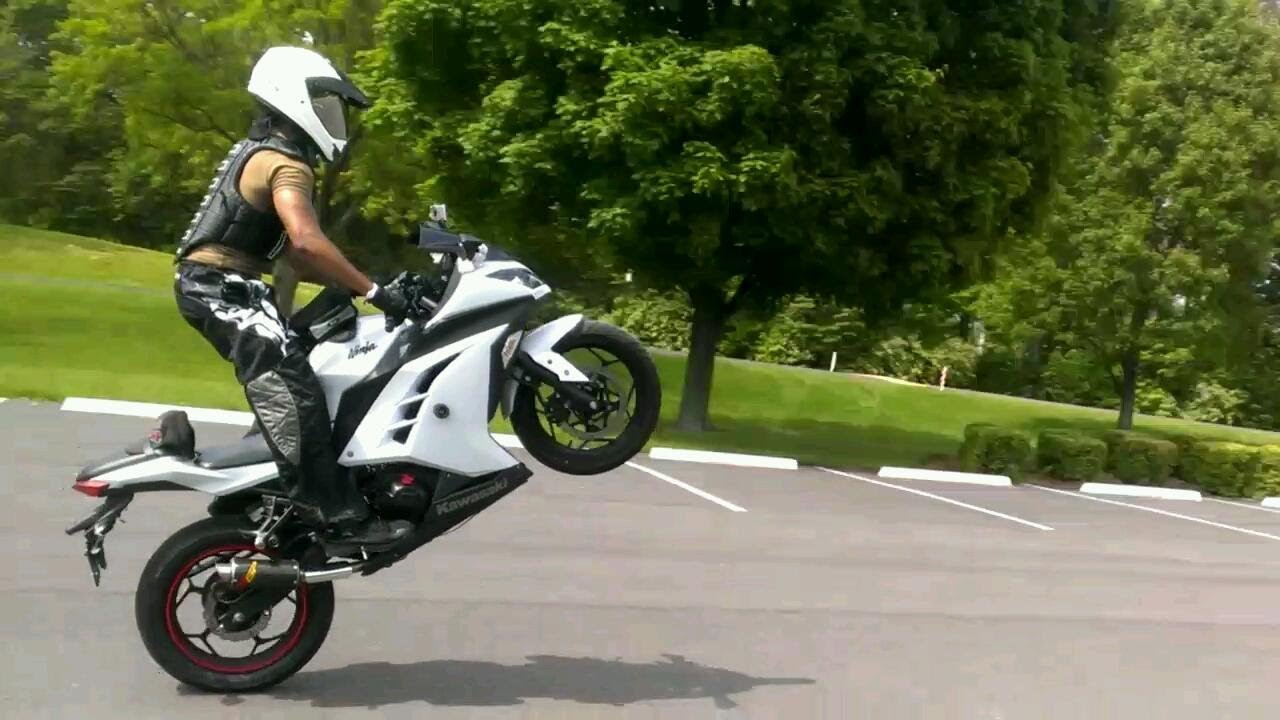 Wheelie Practice with Ricochet08 on 2013 Kawasaki Ninja 300