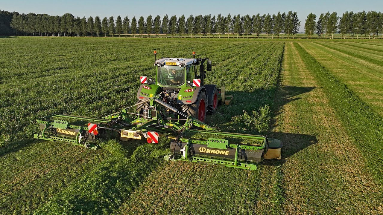 Mowing & Merging | *NEW* Krone triple mower & Fendt 724 ONE | Grass silage