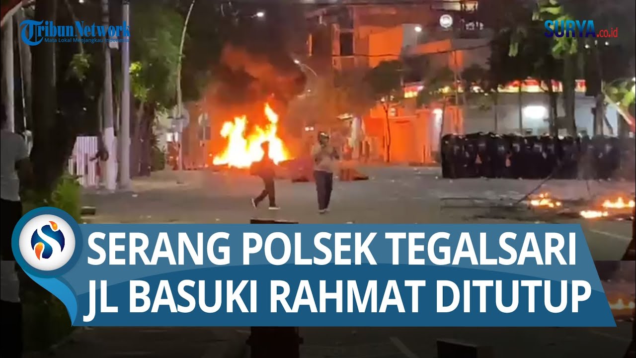 DEMO MELUAS KE TENGAH KOTA SURABAYA,  Polsek Tegalsari Dilempari, Polisi Tutup Jalan Basuki Rahmat