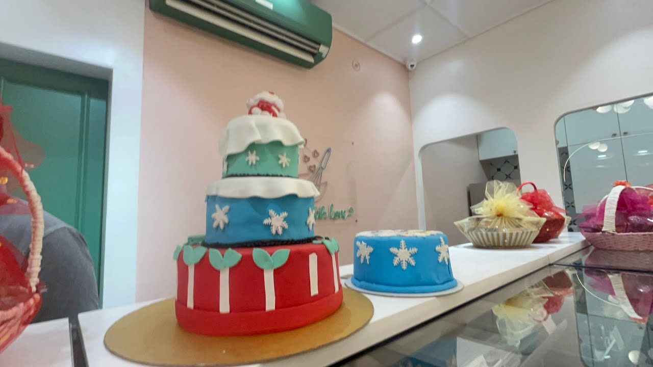 Celebrated Aunty & Uncle’s anniversary with a stunning cake from a new Indira Nagar gem 🍰✨